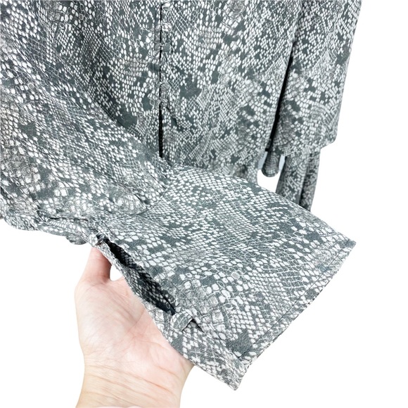 Free People Muse Snakeskin Python Button Front Long Sleeve Top Peasant Small - Picture 10 of 15